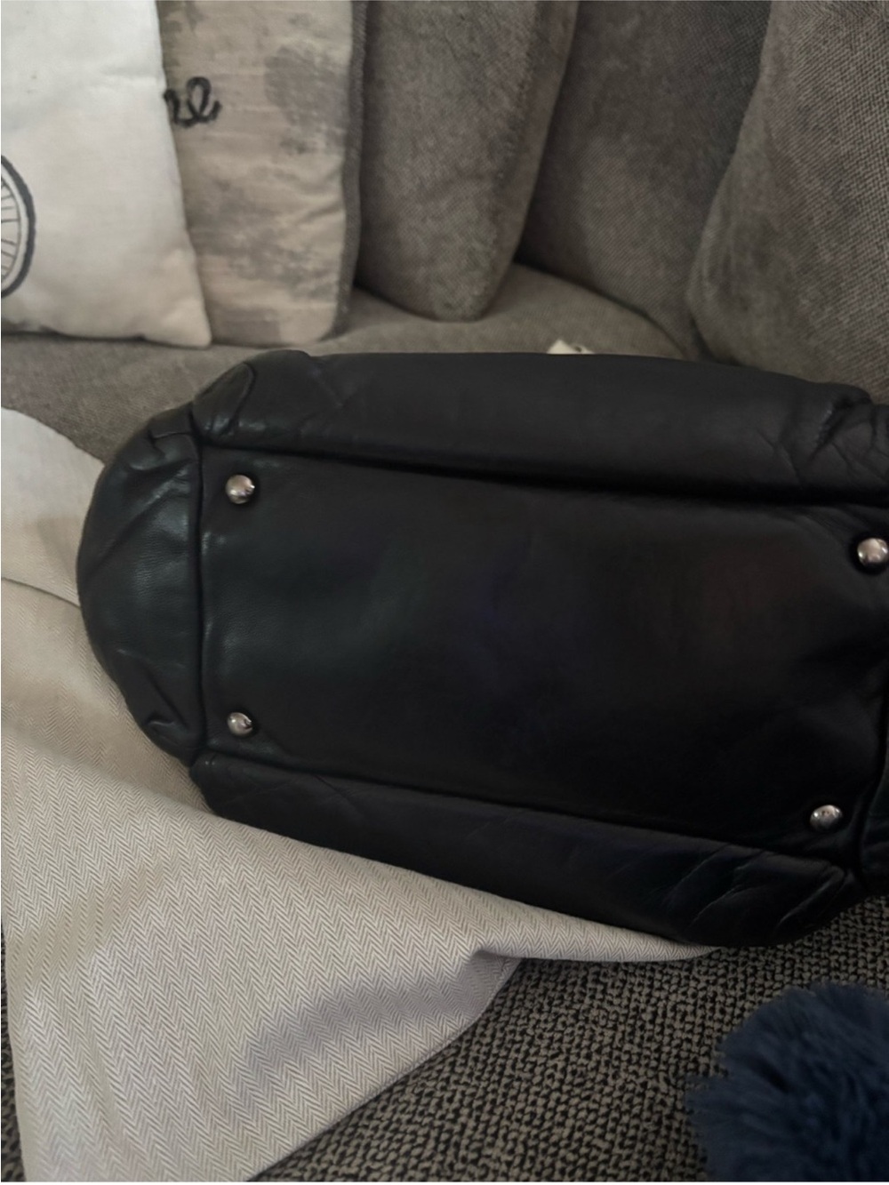 Chanel Lambskin skin with embossed lettering - Picture 8 of 11